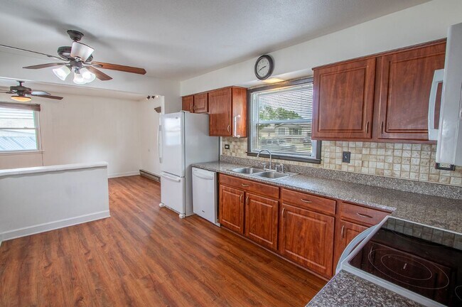 Foto del edificio - 644 Patricia Ln