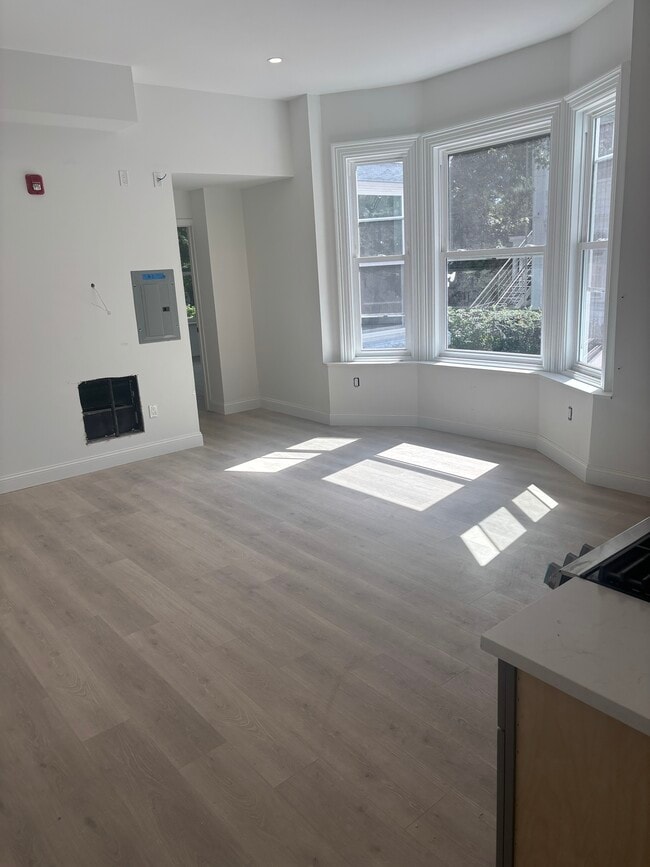 Living - 261 Bradley St