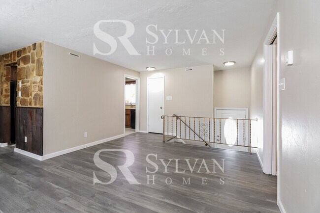 Building Photo - The living is easy in this 3 bedroom, 2 ba...