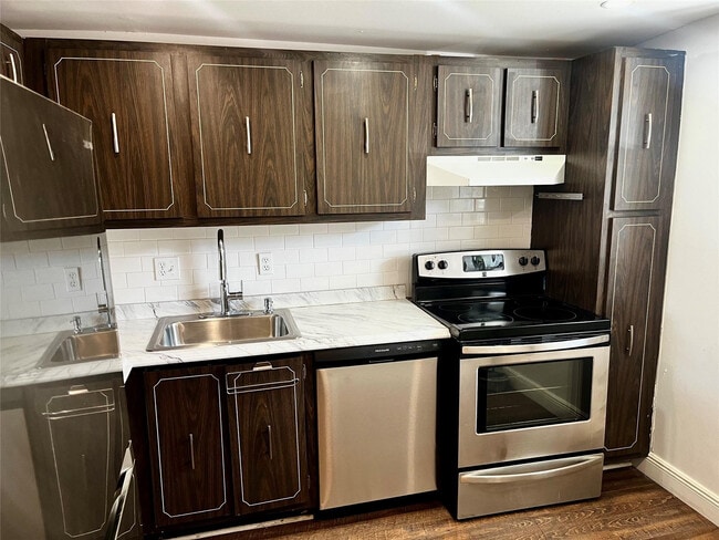 Foto del edificio - 8351 Sands Point Blvd