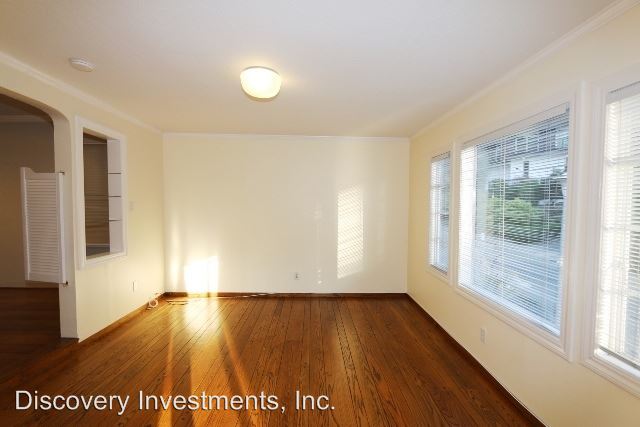 Building Photo - 1800 Trestle Glen Rd