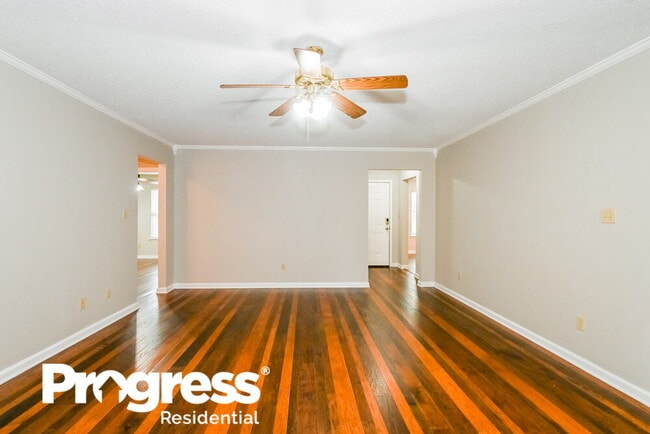 Building Photo - 5833 White Ridge Cir E