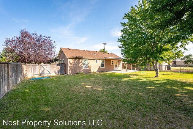 Building Photo - 3 br, 1 bath House - 3010 W Lakeside Dr.