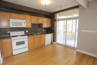 Building Photo - 5208 N Sawyer Ave