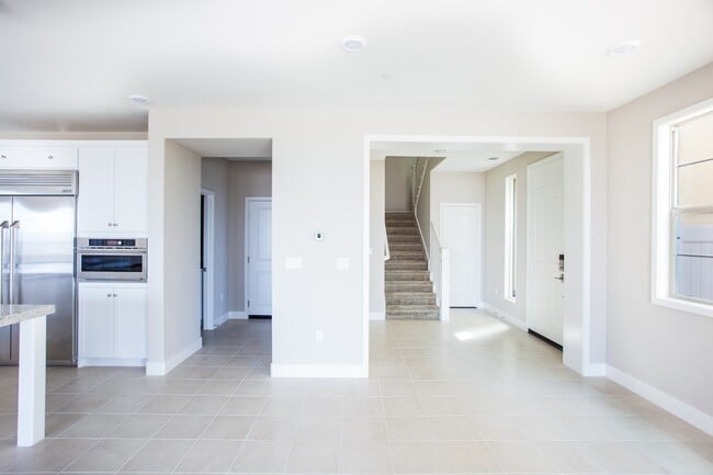 Building Photo - Beautiful Modern 4Be/3.5Ba 3 Story Home in Desirable Diamond Bar!