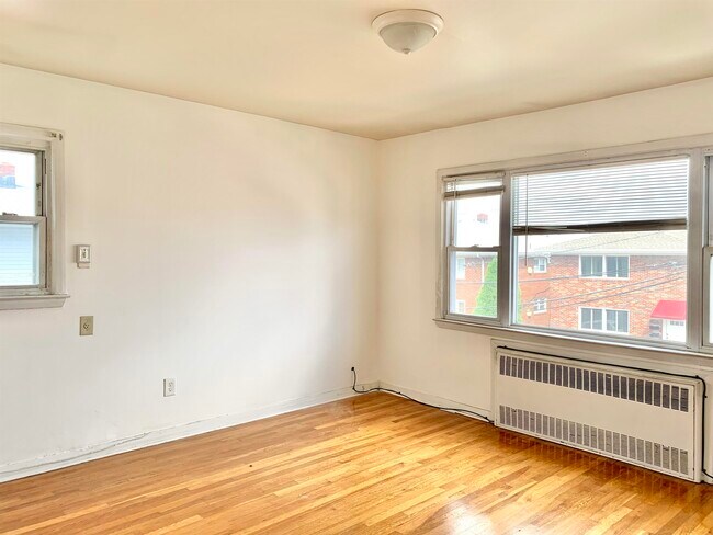 Building Photo - 7105 Madison St
