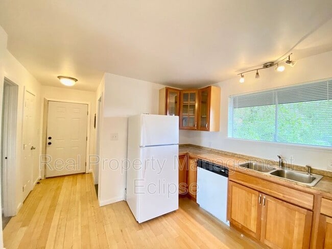 Building Photo - 4051 Letitia Ave S