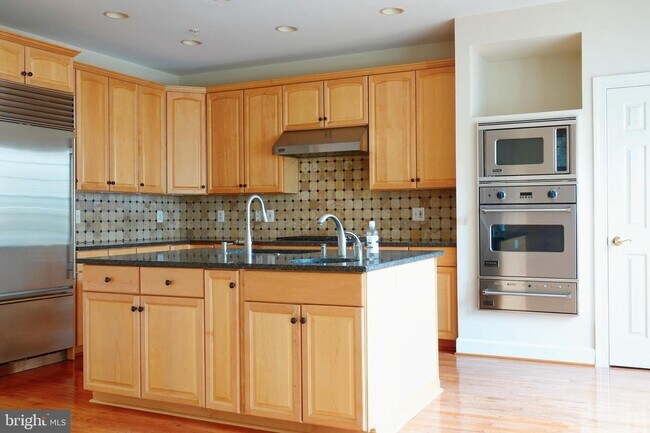 Foto del edificio - 1005 Crestfield Dr