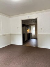 Building Photo - 525 1/2 N Elliger St