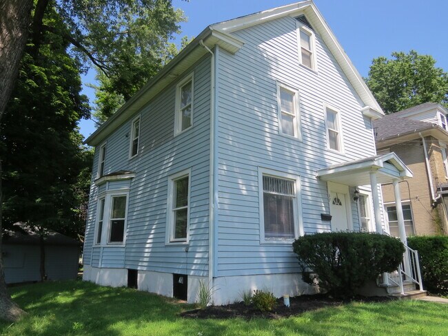 Foto del edificio - 37 Maple Ave
