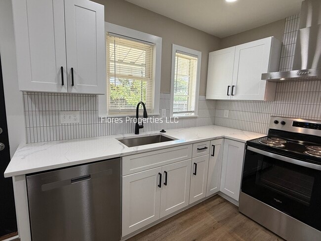 Building Photo - 1053 Oakland Park Ave