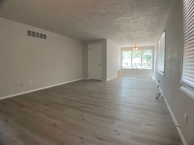 Building Photo - 1105 E Samuel Ave