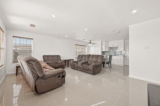 Foto del edificio - 15707 Crooked Arrow Dr