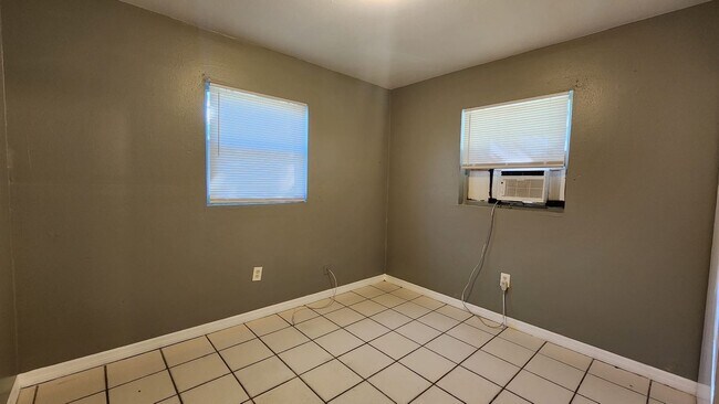 Foto del edificio - 9414 N. Mulberry St. Apt A-B