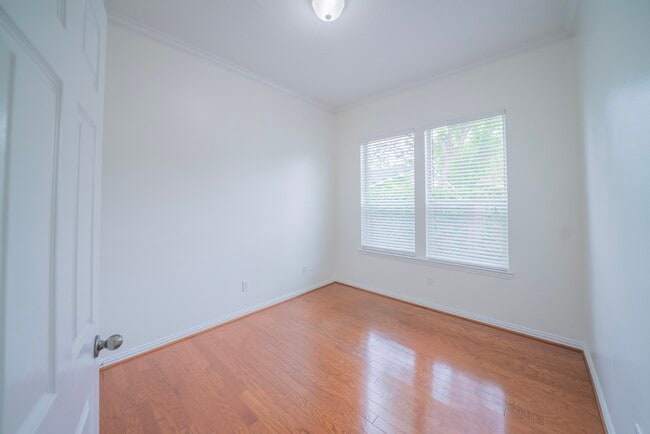 Foto del edificio - 1415 Sue Barnett Dr