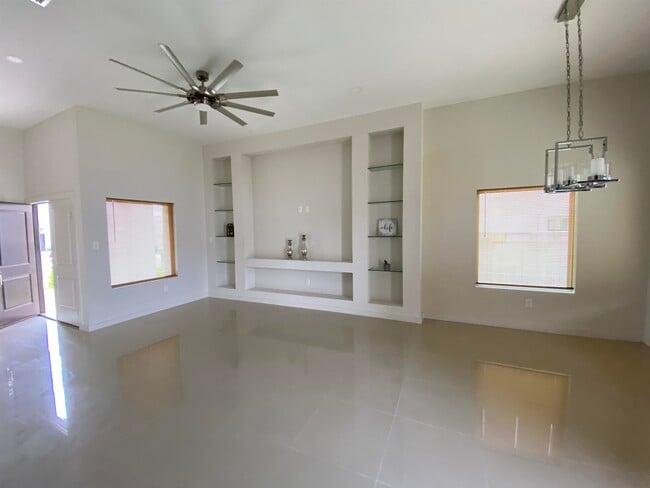 Building Photo - 1808 Jerez Lp