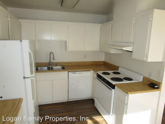Building Photo - 4487 Clairemont Dr