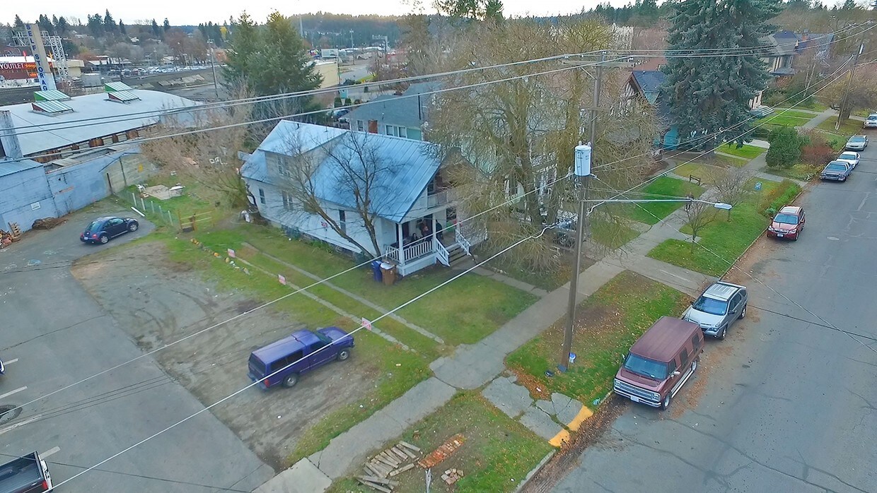 Main Photo - 1613 W Pacific Ave