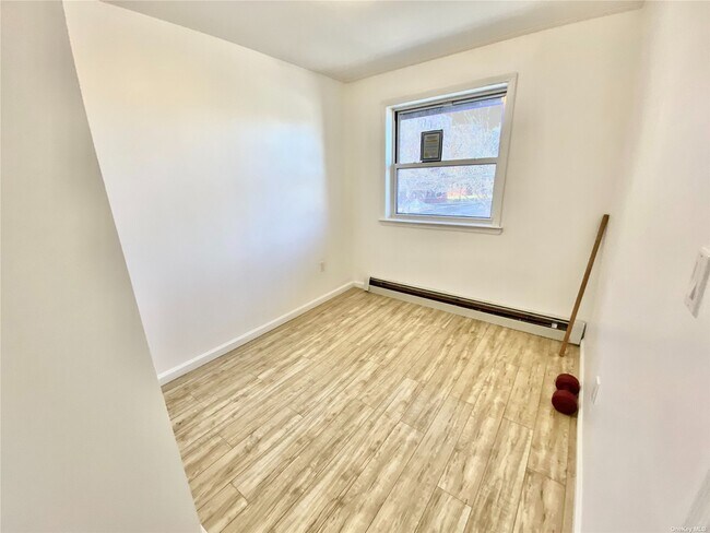 Building Photo - 1754 Lacombe Ave