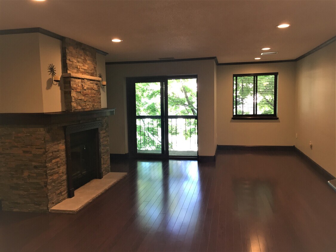 Fireplaced living room - 666 Main St