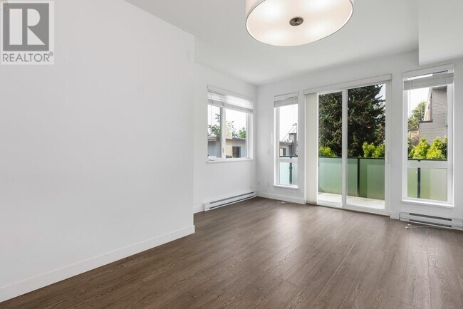 Photo du bâtiment - 6533-6533 McKay Ave