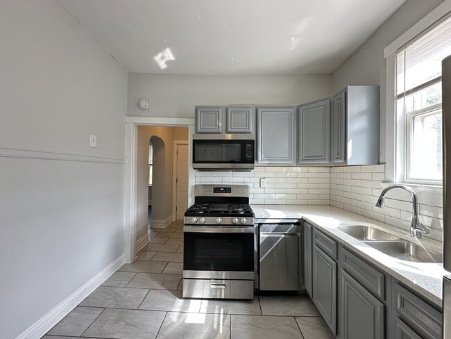 Building Photo - 2548 N Kildare Ave