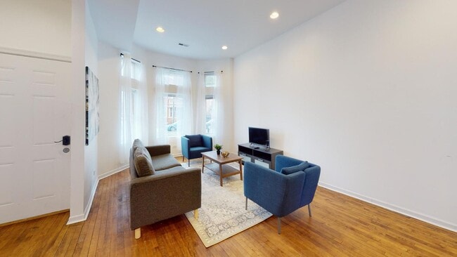 Building Photo - 1945 W Cermak Rd