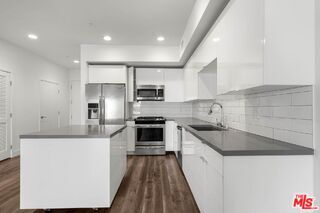 Foto del edificio - 1215 S Bedford Dr