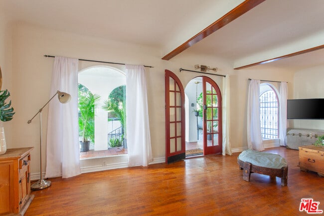 Foto del edificio - 1147 Wilcox Pl