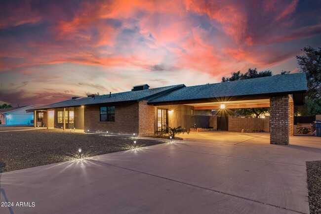 Foto del edificio - 1655 E Glencove St