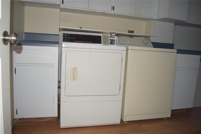 Foto del edificio - 1705 Whitehall Dr