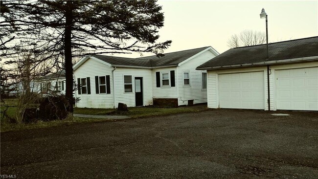 Building Photo - 16245 Newcomb Rd