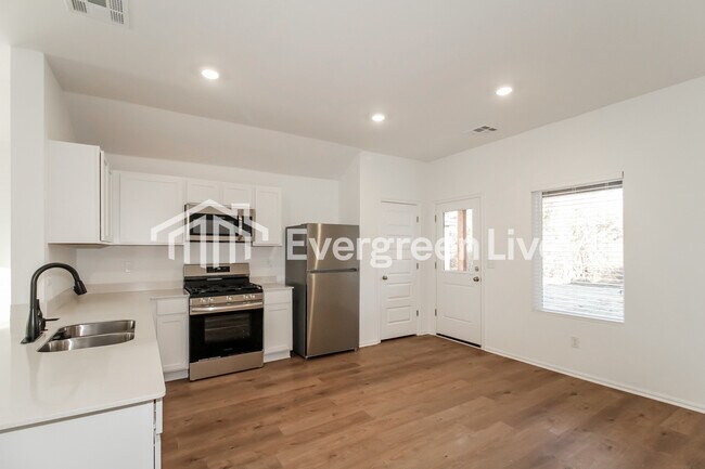 Foto del edificio - 3916 Olivia St