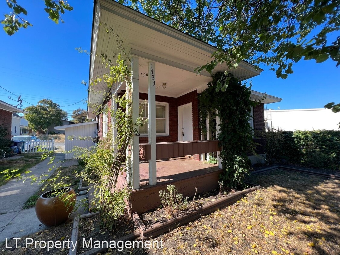 2 br, 1 bath House 1423 N Howard St House Rental in Spokane, WA