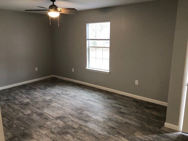 Foto del edificio - 107 Magnolia Ave