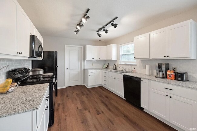 Building Photo - 4898 Little Pine Dr