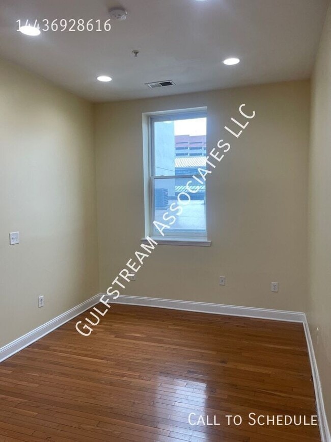 Building Photo - 106 N Eutaw St