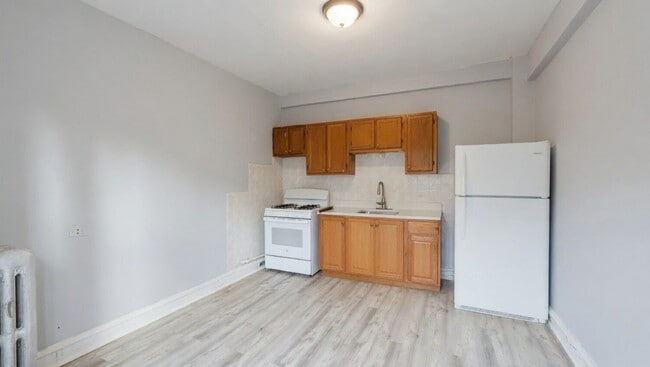Building Photo - 6948 N Ashland Ave
