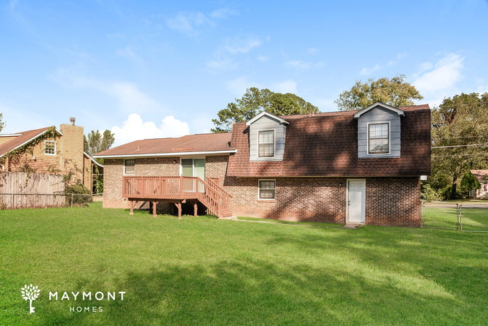 Building Photo - Stunning Home in Huntsville