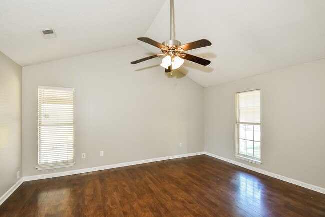 Building Photo - 7083 Layne Dr