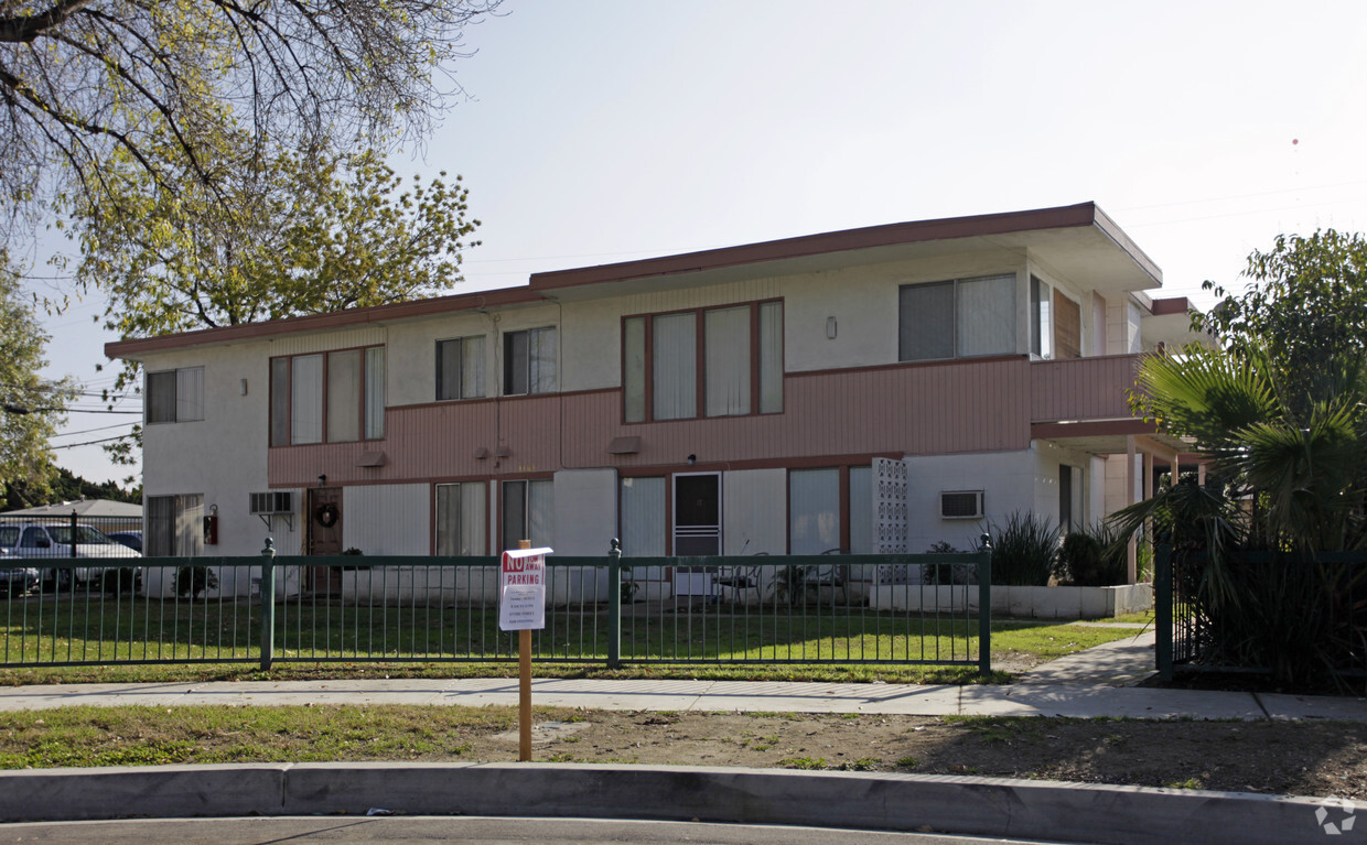 Primary Photo - Hacienda Del Sol