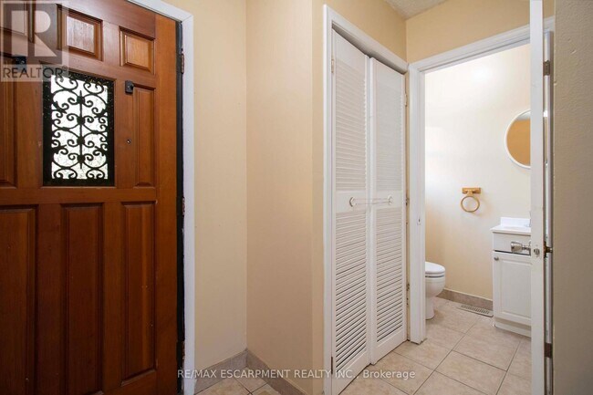 Building Photo - 153 Limeridge Rd W