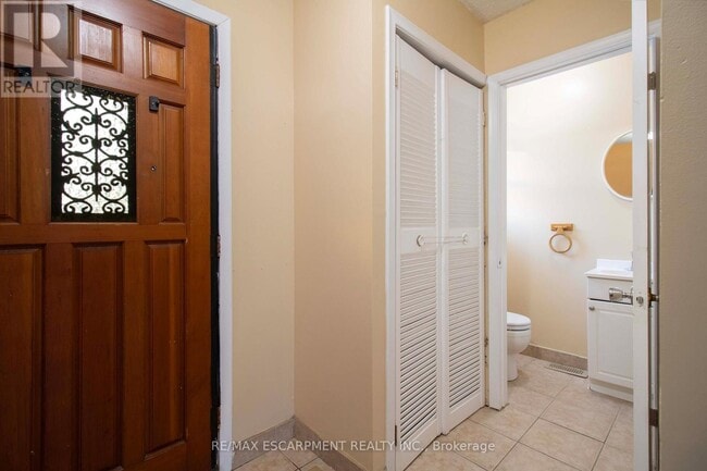 Photo du bâtiment - 153 Limeridge Rd W