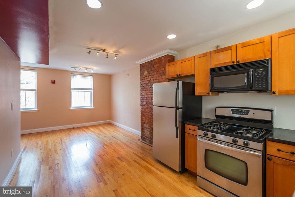 Primary Photo - 1538 Christian St