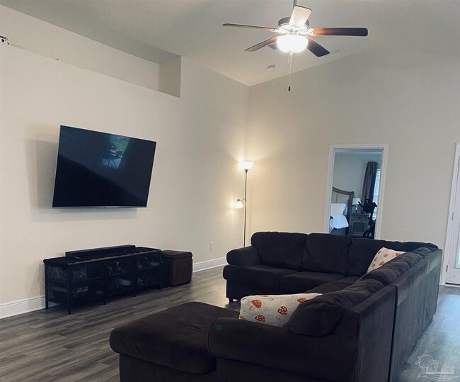 Building Photo - 5188 Regalo Dr