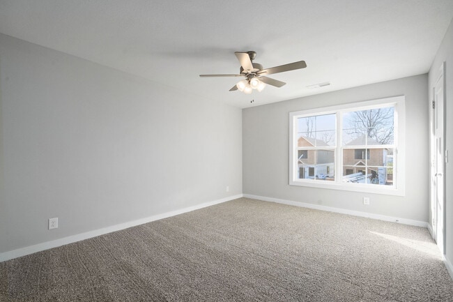 Building Photo - 305 Honeycomb Ct