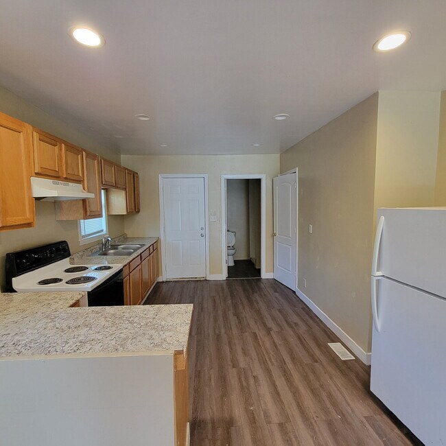 Foto del edificio - Near Eastside 3BR/2BA House w/Garage!