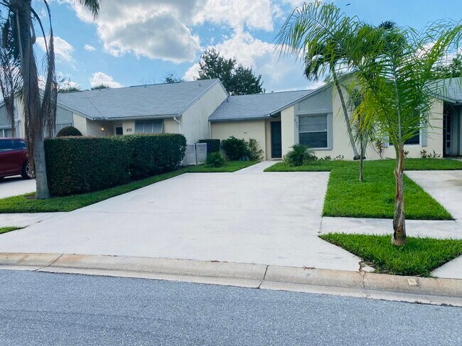 Foto del edificio - 270 Palmetto Ct
