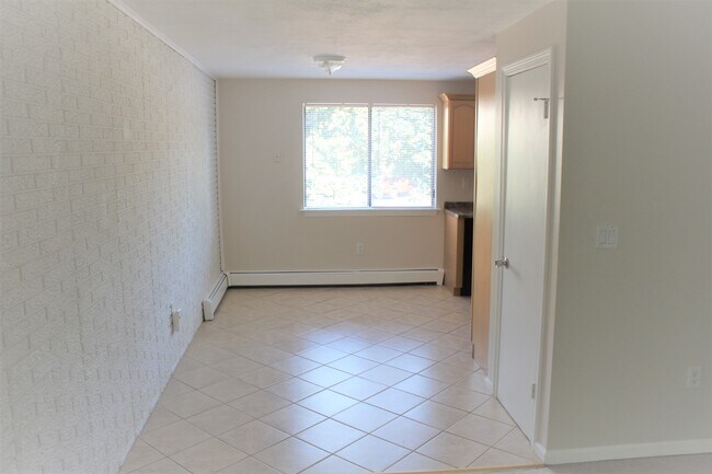 Dining Area - 522 Blackstone Vlg