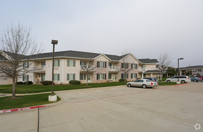 Foto del edificio - Pinewood Hills Independent Senior Living